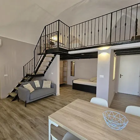 شقة Sea Loft 80m Dal Mare Nel Centro Storico إمبيريا