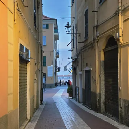 Sea Loft 80m Dal Mare Nel Centro Storico شقة إمبيريا