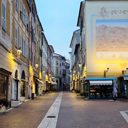 Sea Loft 80m Dal Mare Nel Centro Storico شقة إمبيريا